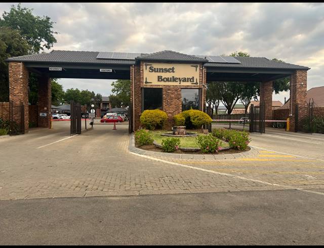 2 bed property to rent in SONNEVELD
